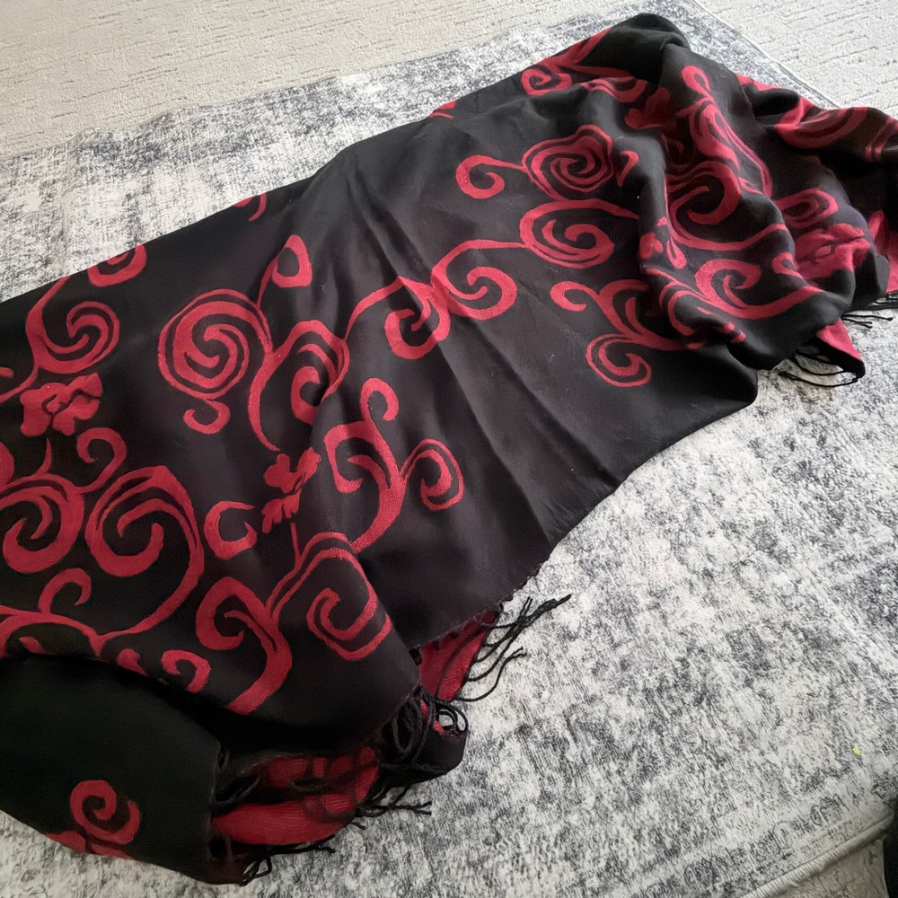 Marc New York‎ Reversible Poncho Women One Size Black Red Floral Scroll Wrap - Picture 10 of 11